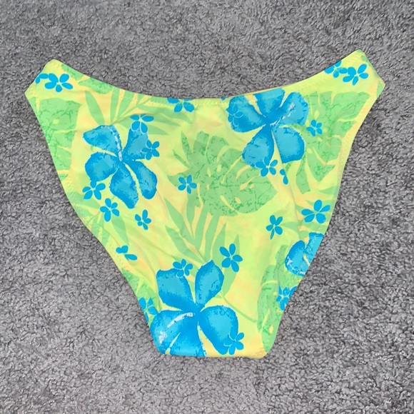 Bikini Bottoms - Picture 2 of 4